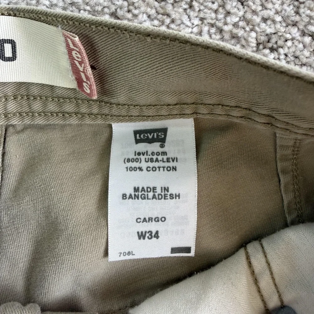 Y2K Levi's Cargo Shorts Mens 34 Beige Cotton Canvas Flat Front Workwear Casual